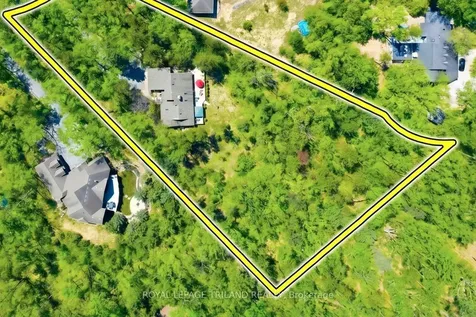 10441 Pinetree Drive Lambton Shores ON N0M 1T0