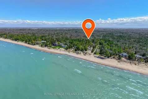 10441 Pinetree Drive Lambton Shores ON N0M 1T0