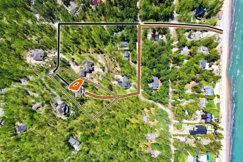 10441 Pinetree Drive Lambton Shores ON N0M 1T0