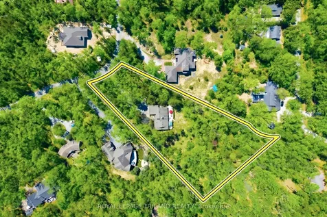10441 Pinetree Drive Lambton Shores ON N0M 1T0