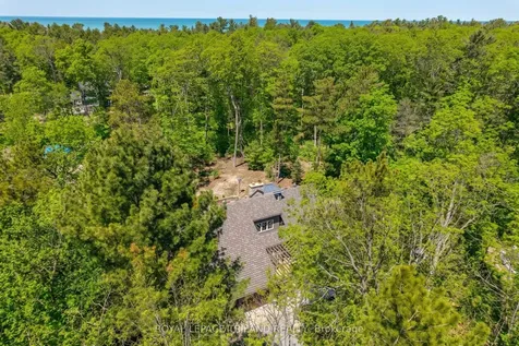 10441 Pinetree Drive Lambton Shores ON N0M 1T0
