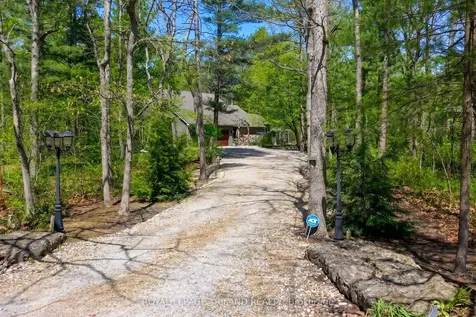 10441 Pinetree Drive Lambton Shores ON N0M 1T0