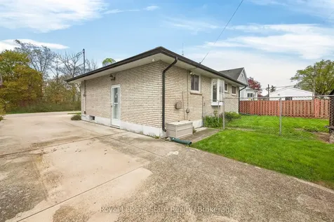 8 Woodrow Street N St. Catharines ON L2P 3K1