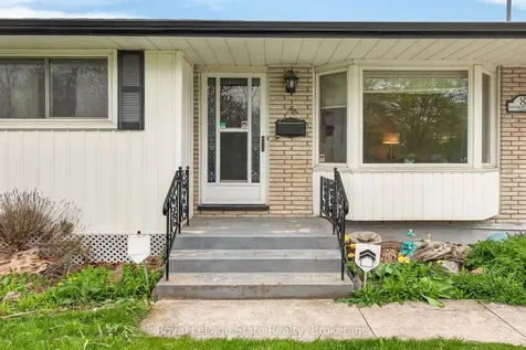 8 Woodrow Street N St. Catharines ON L2P 3K1