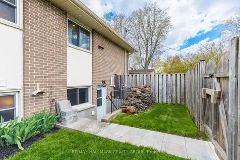 22 Elm Avenue Brockville ON K6V 2M4