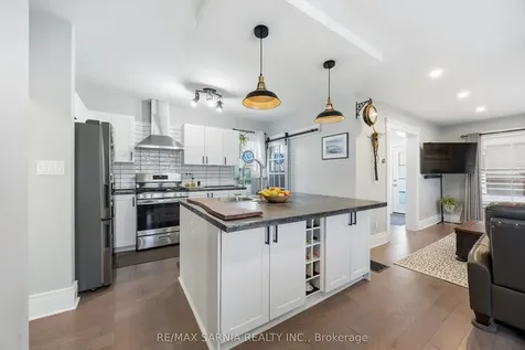 142 Mackenzie Street S Sarnia ON N7T 3J3