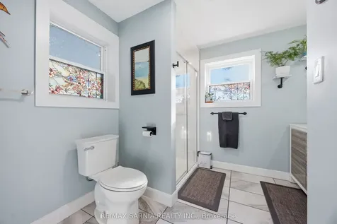 142 Mackenzie Street S Sarnia ON N7T 3J3