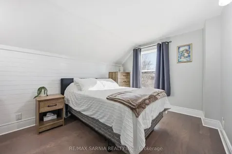 142 Mackenzie Street S Sarnia ON N7T 3J3