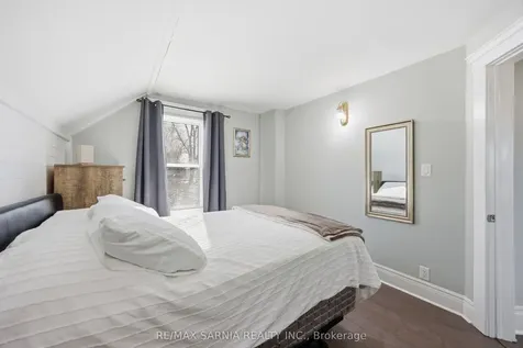 142 Mackenzie Street S Sarnia ON N7T 3J3