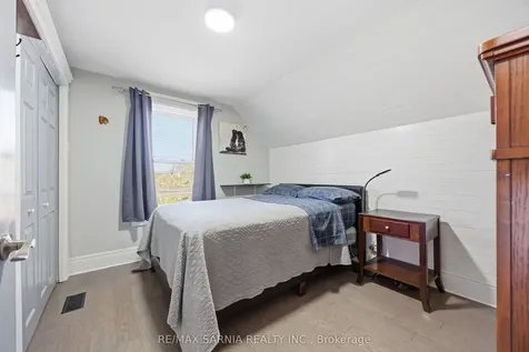 142 Mackenzie Street S Sarnia ON N7T 3J3