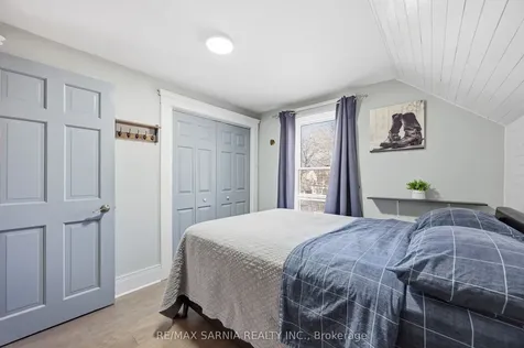 142 Mackenzie Street S Sarnia ON N7T 3J3