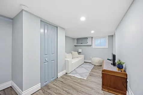 142 Mackenzie Street S Sarnia ON N7T 3J3