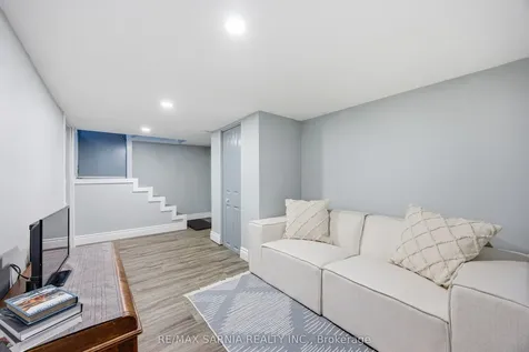 142 Mackenzie Street S Sarnia ON N7T 3J3