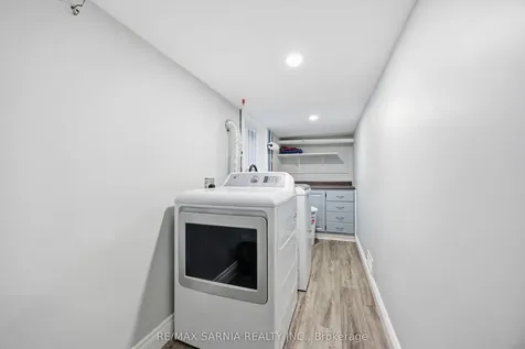 142 Mackenzie Street S Sarnia ON N7T 3J3