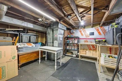 142 Mackenzie Street S Sarnia ON N7T 3J3
