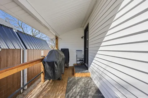 142 Mackenzie Street S Sarnia ON N7T 3J3