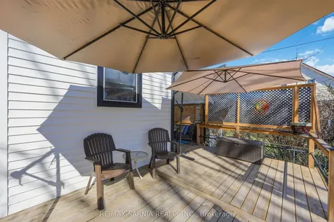 142 Mackenzie Street S Sarnia ON N7T 3J3