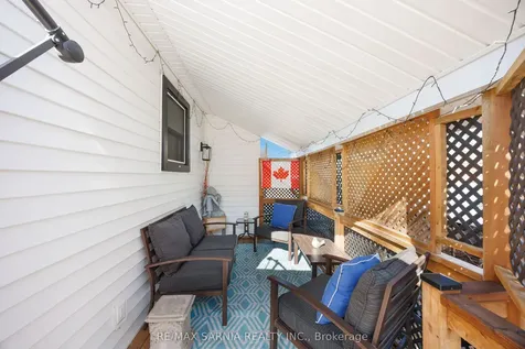 142 Mackenzie Street S Sarnia ON N7T 3J3