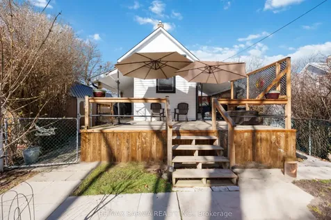 142 Mackenzie Street S Sarnia ON N7T 3J3