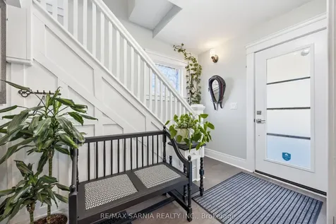 142 Mackenzie Street S Sarnia ON N7T 3J3