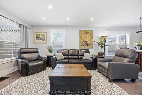 142 Mackenzie Street S Sarnia ON N7T 3J3