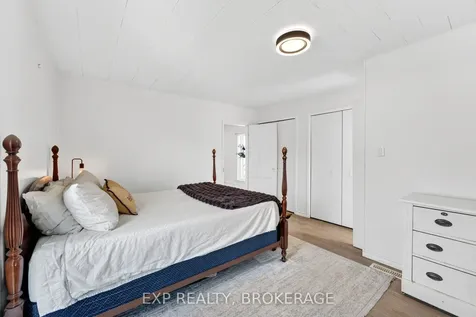 52 Daniel Street Brockville ON K6V 4Z5