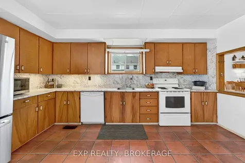 52 Daniel Street Brockville ON K6V 4Z5