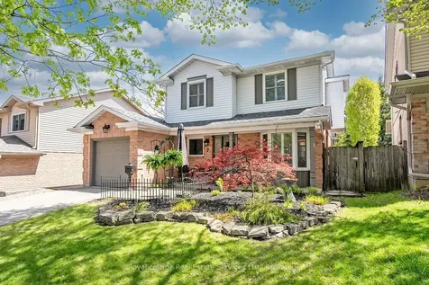 7 Knollwood Court Hamilton ON L9H 7A4
