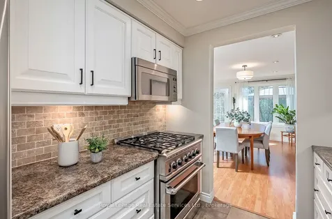 7 Knollwood Court Hamilton ON L9H 7A4