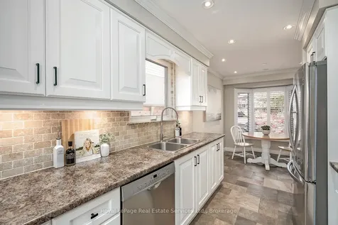 7 Knollwood Court Hamilton ON L9H 7A4