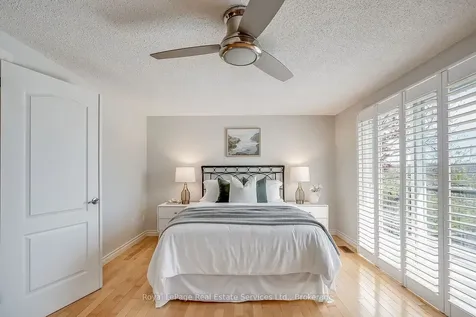 7 Knollwood Court Hamilton ON L9H 7A4