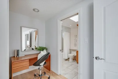 7 Knollwood Court Hamilton ON L9H 7A4