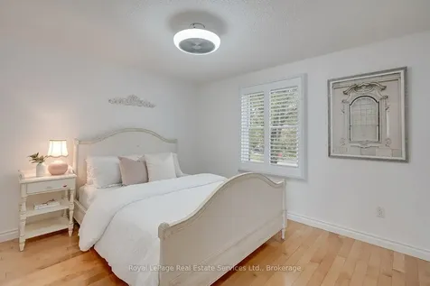 7 Knollwood Court Hamilton ON L9H 7A4
