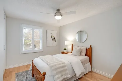 7 Knollwood Court Hamilton ON L9H 7A4