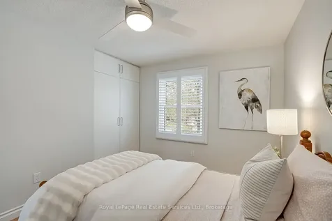 7 Knollwood Court Hamilton ON L9H 7A4