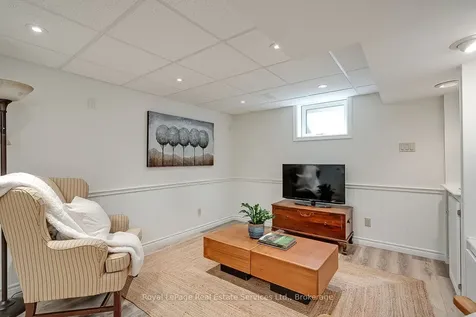 7 Knollwood Court Hamilton ON L9H 7A4
