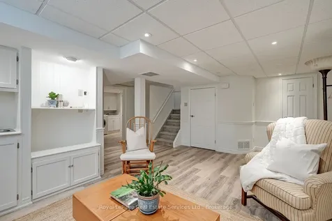 7 Knollwood Court Hamilton ON L9H 7A4