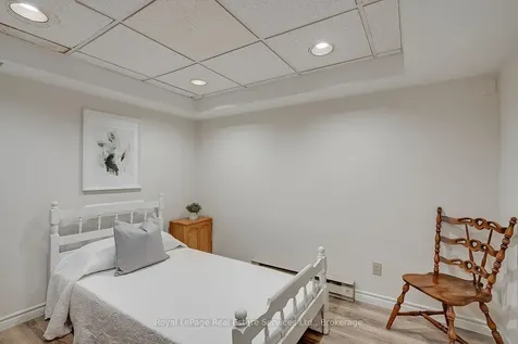 7 Knollwood Court Hamilton ON L9H 7A4