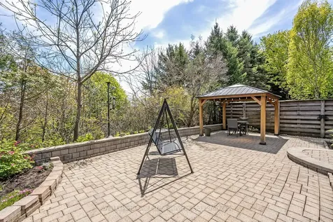 7 Knollwood Court Hamilton ON L9H 7A4