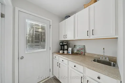 284 Victoria Avenue N Kawartha Lakes ON K9V 6A8