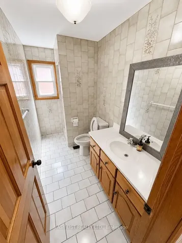 75 Courtland Avenue Hamilton ON L9B 1X6