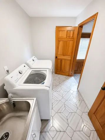 75 Courtland Avenue Hamilton ON L9B 1X6