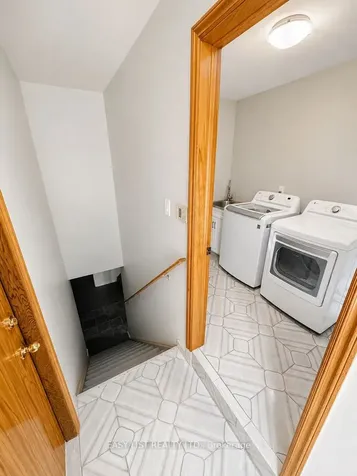75 Courtland Avenue Hamilton ON L9B 1X6
