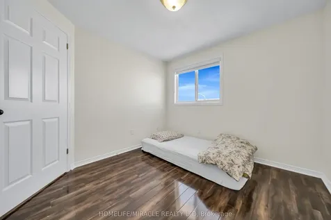 25 Breesegarden Lane Guelph ON N1E 7H1