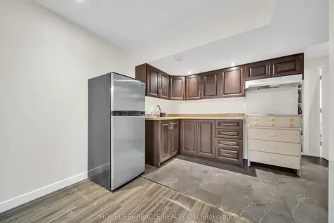 25 Breesegarden Lane Guelph ON N1E 7H1