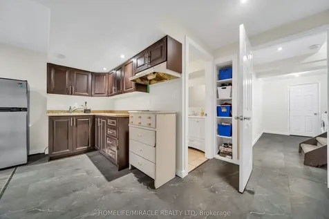 25 Breesegarden Lane Guelph ON N1E 7H1