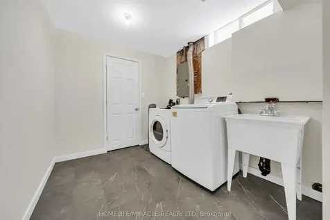 25 Breesegarden Lane Guelph ON N1E 7H1