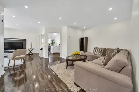 25 Breesegarden Lane Guelph ON N1E 7H1