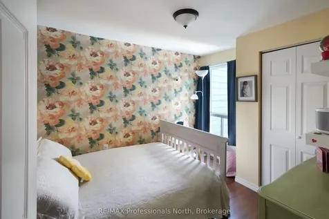 143 Barnesdale Avenue N Hamilton ON L8L 6T1