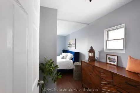 143 Barnesdale Avenue N Hamilton ON L8L 6T1